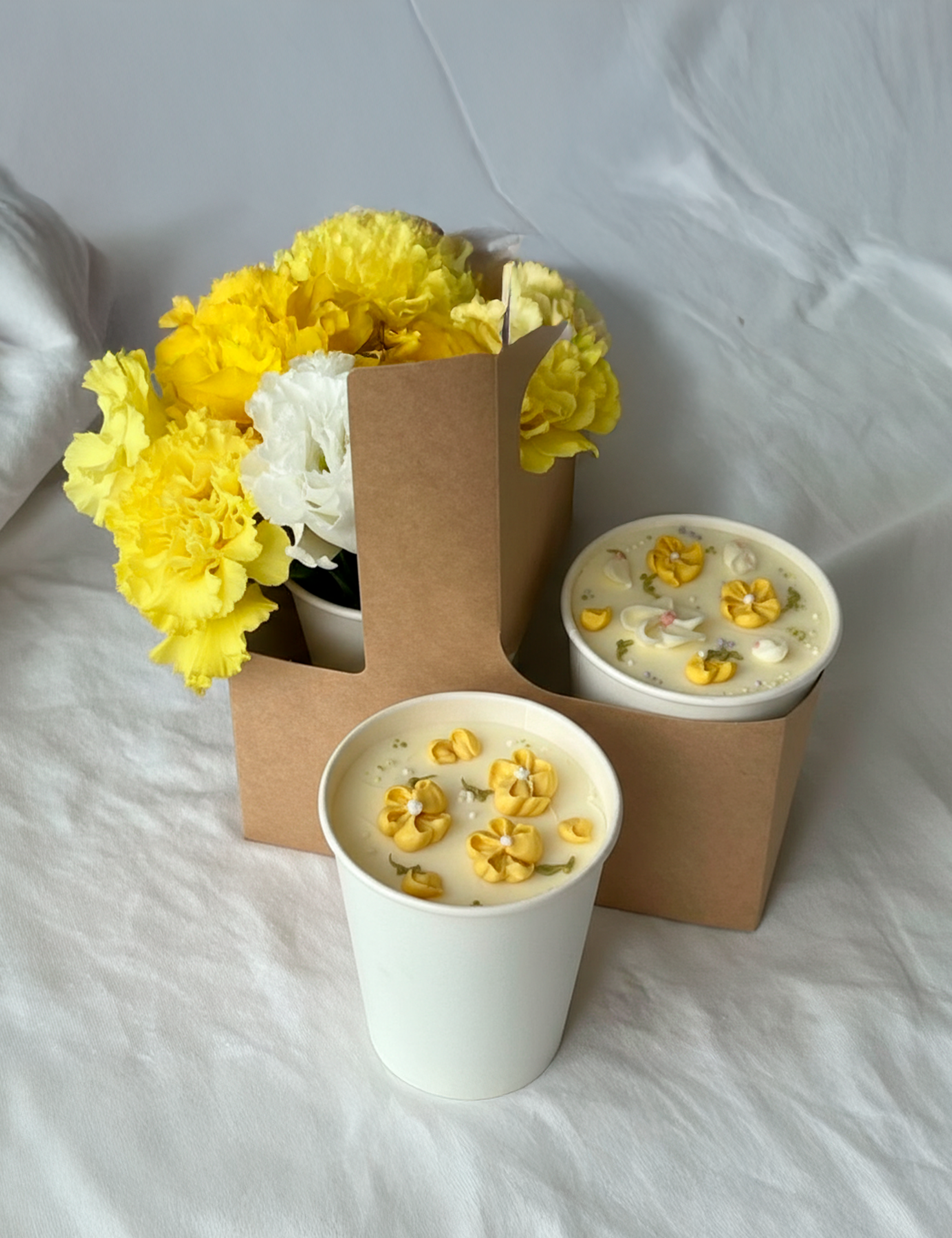 Mini Pastel con Flores Amarillas